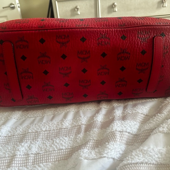 Authentic MCM Large Reversible Liz Shopper in Candy Red. Great Valentine Gift - Picture 9 of 13